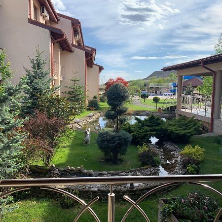 Hotel Astoria Alba Iulia Buitenkant foto