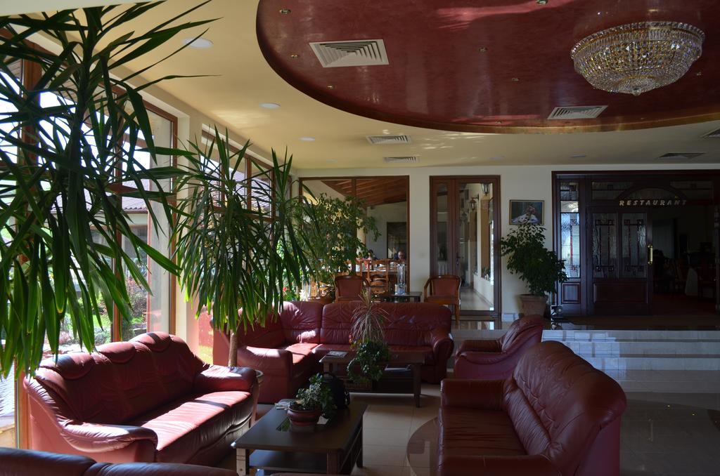 Hotel Astoria Alba Iulia Buitenkant foto