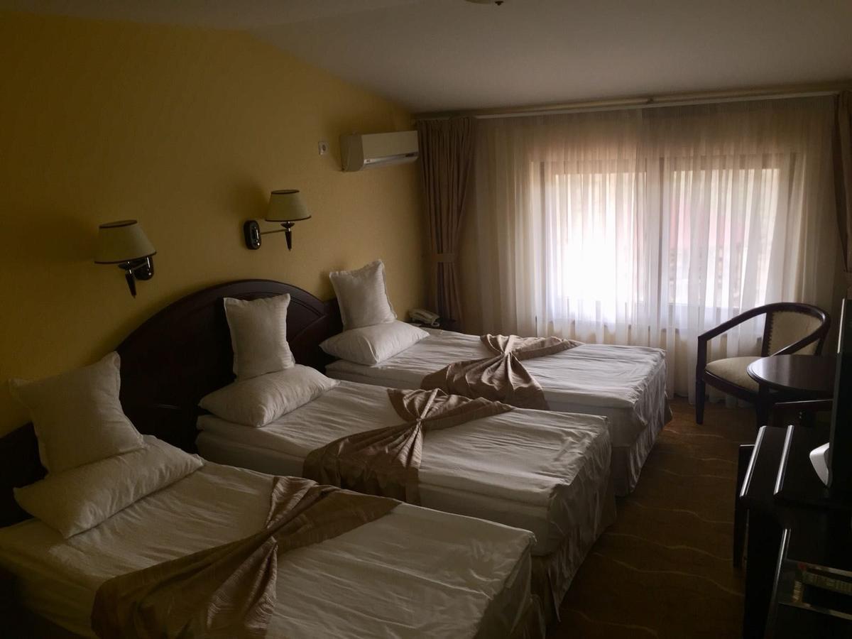Hotel Astoria Alba Iulia Buitenkant foto