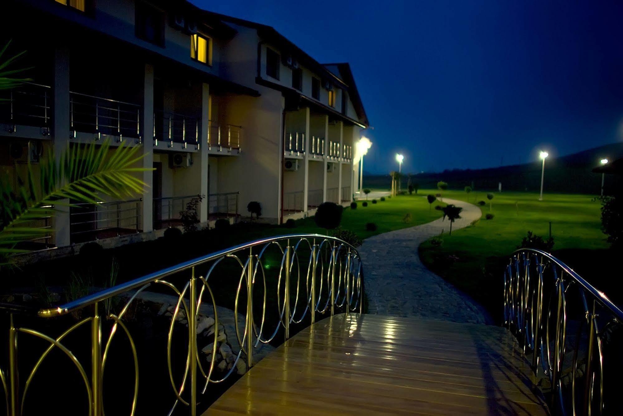 Hotel Astoria Alba Iulia Buitenkant foto