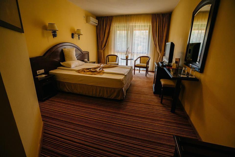 Hotel Astoria Alba Iulia Buitenkant foto