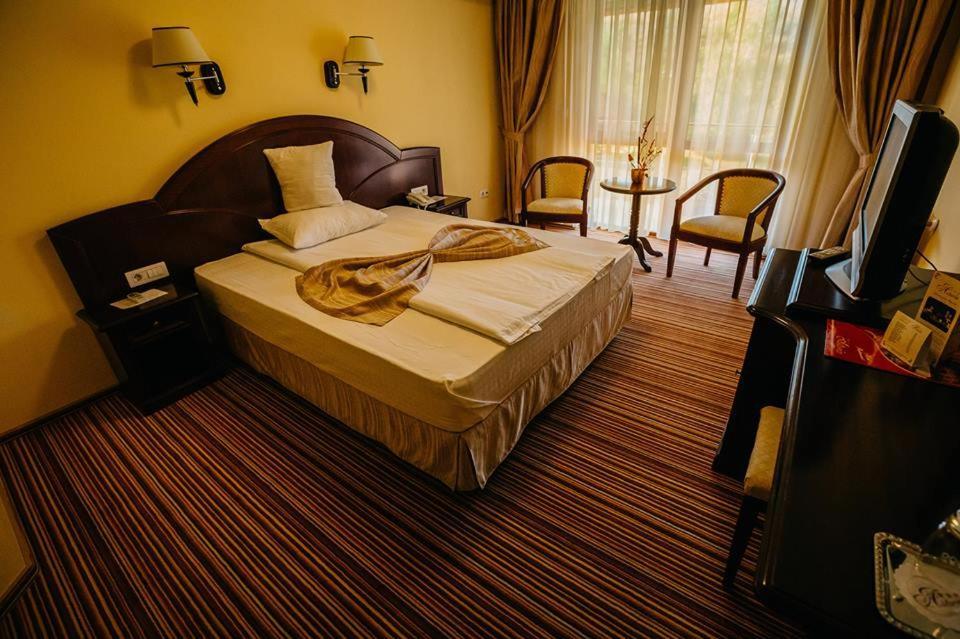 Hotel Astoria Alba Iulia Buitenkant foto