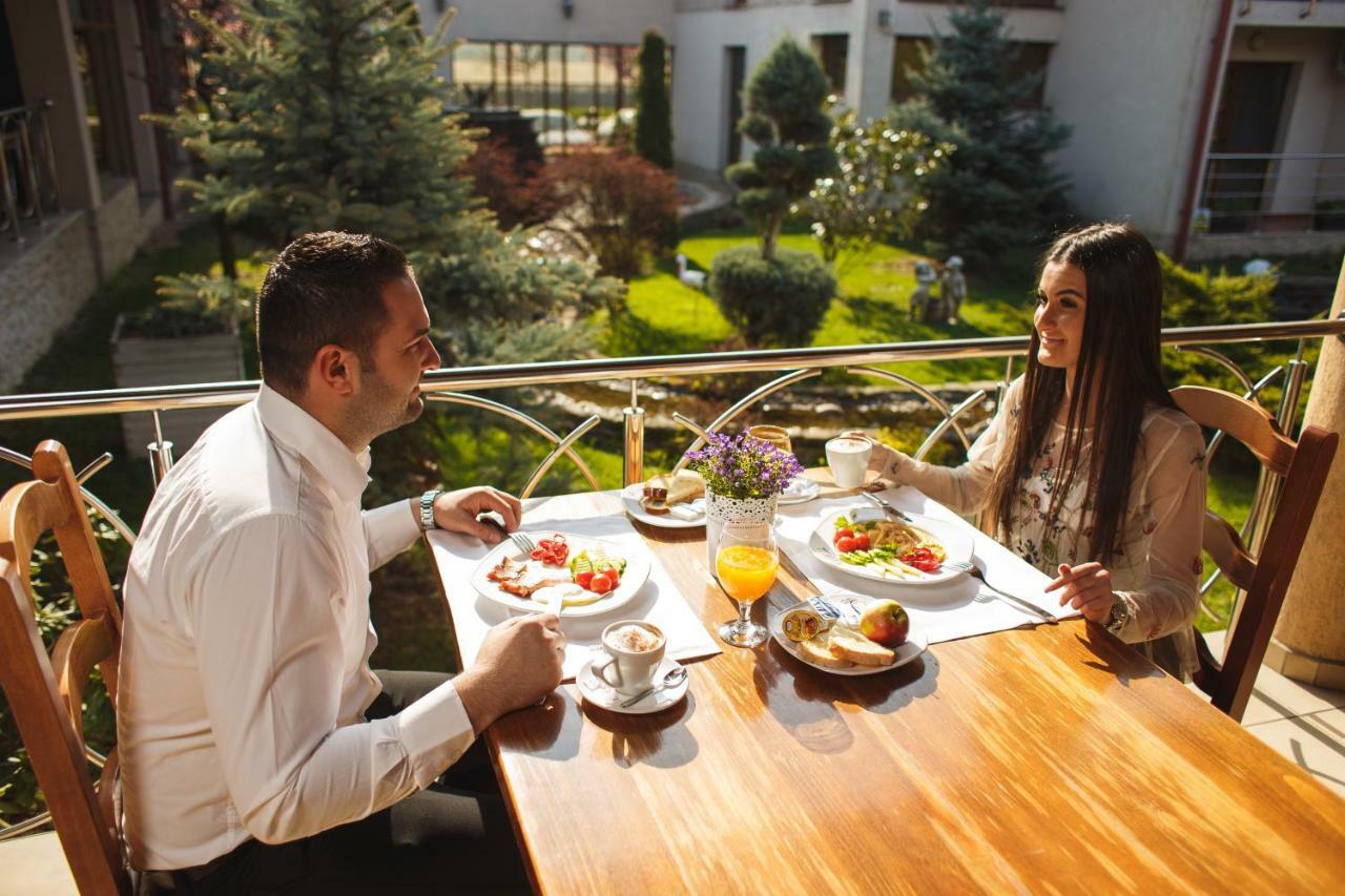Hotel Astoria Alba Iulia Buitenkant foto