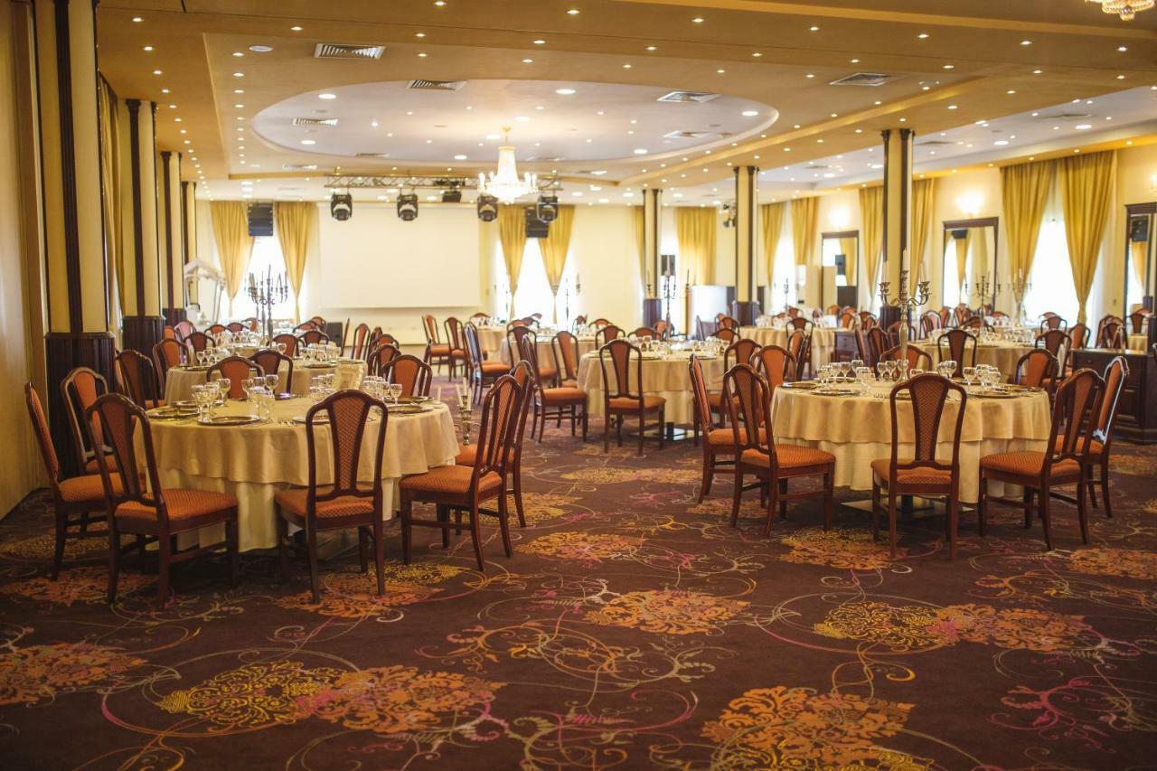 Hotel Astoria Alba Iulia Buitenkant foto
