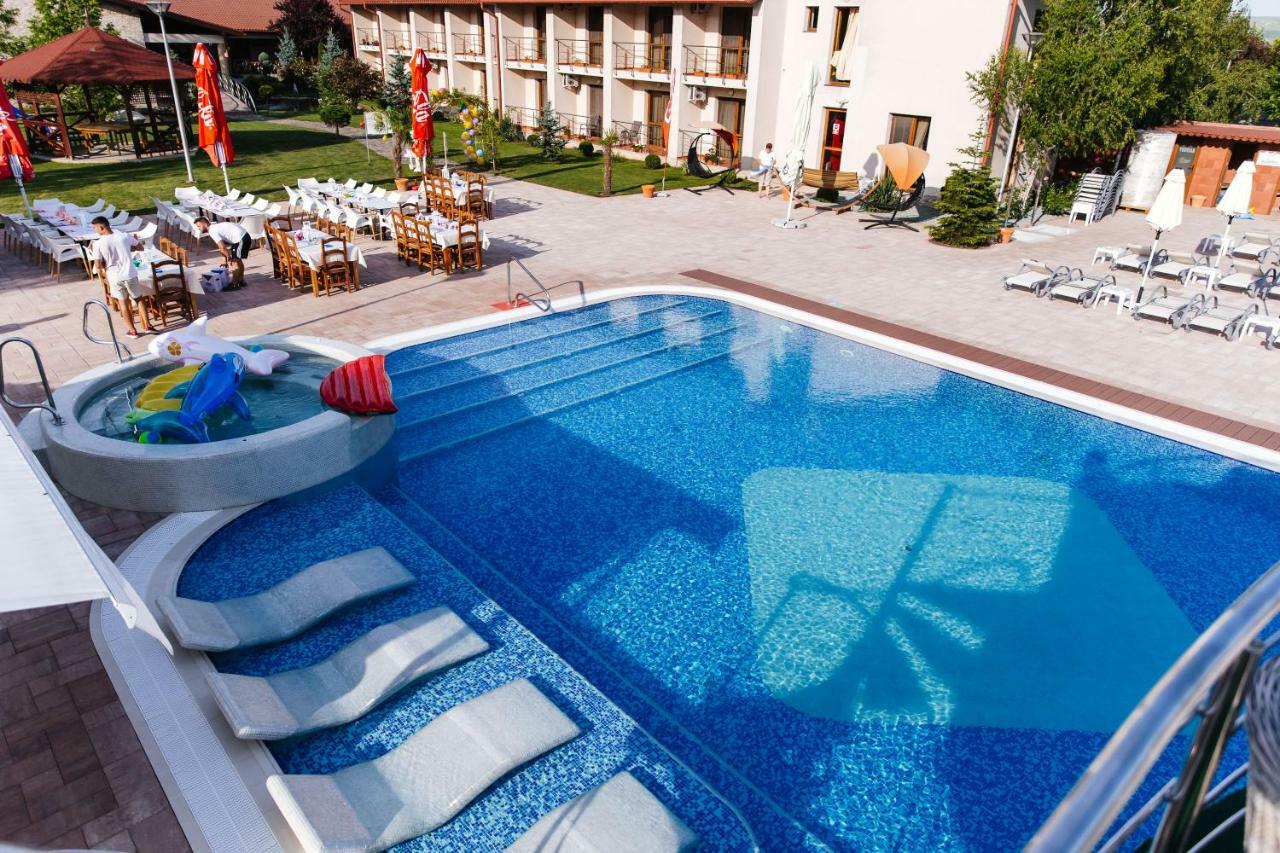 Hotel Astoria Alba Iulia Buitenkant foto