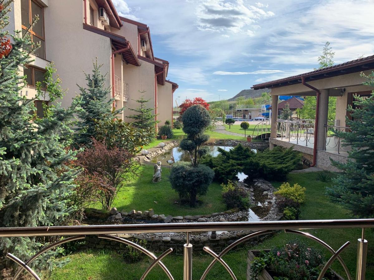 Hotel Astoria Alba Iulia Buitenkant foto