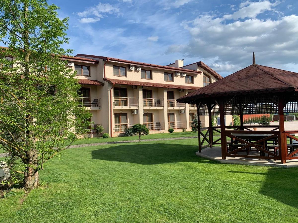 Hotel Astoria Alba Iulia Buitenkant foto